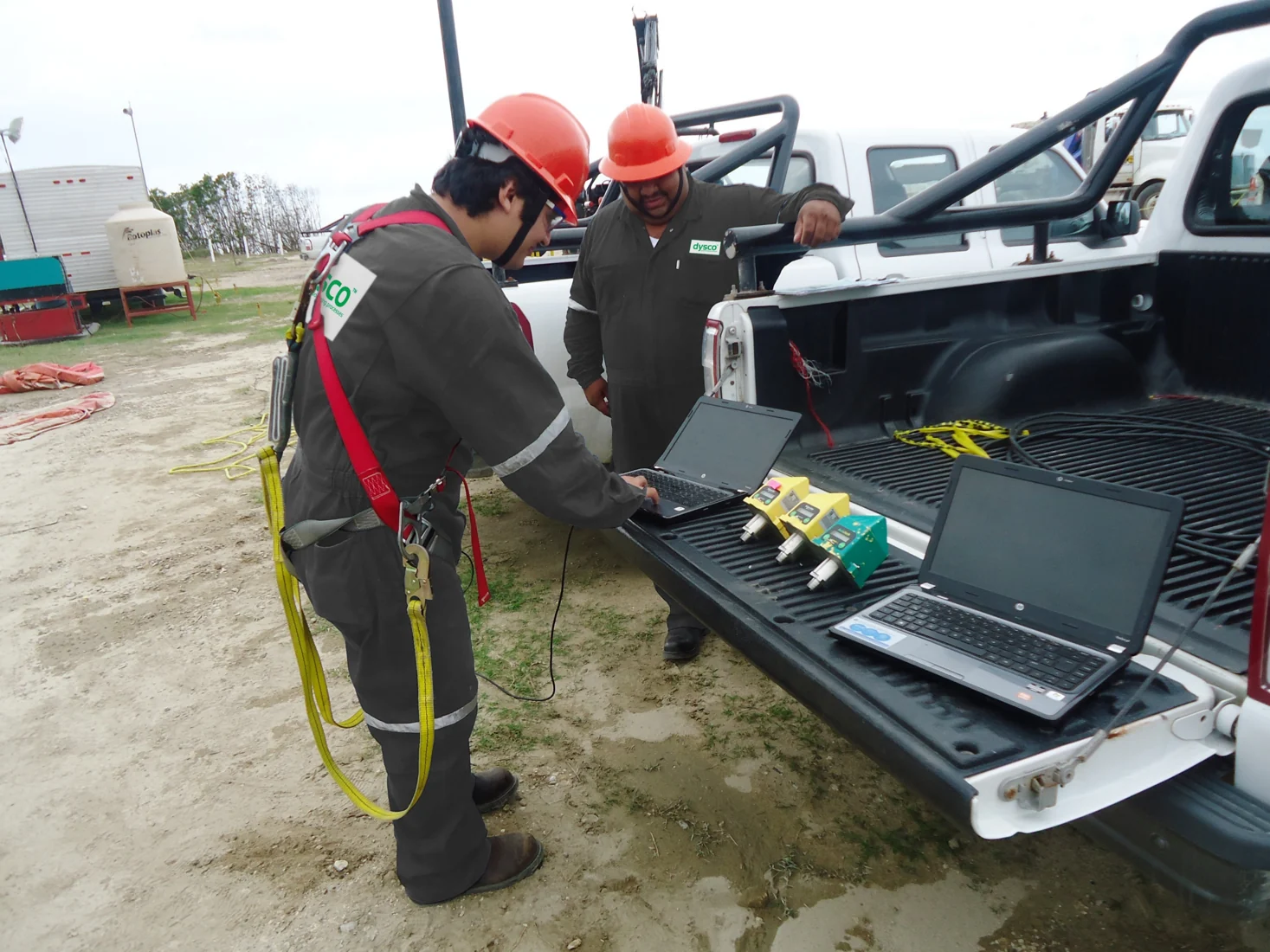 Remote well opening, closing and monitoring