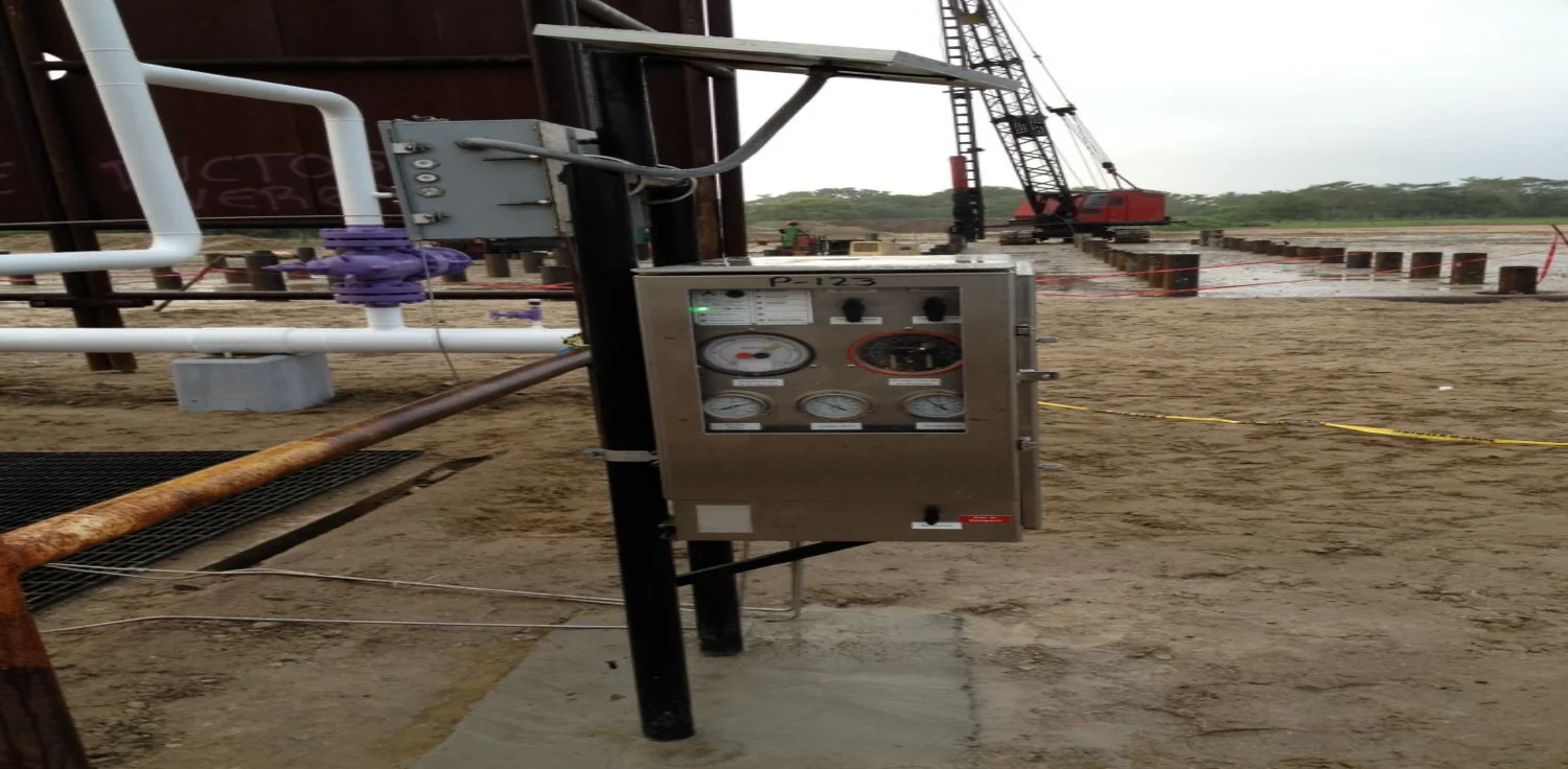 Hydraulic well control equipment operation and maintenance