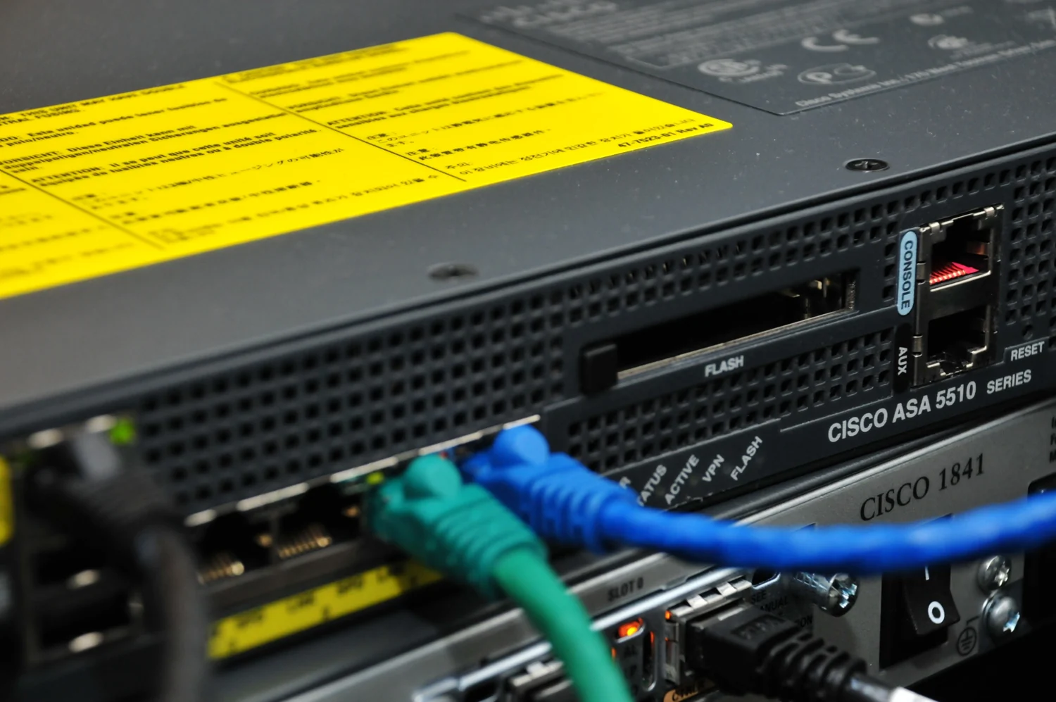 Suministro y Configuración de Equipo de Seguridad y Ruteo a nivel Red con Firewalls de la marca CISCO